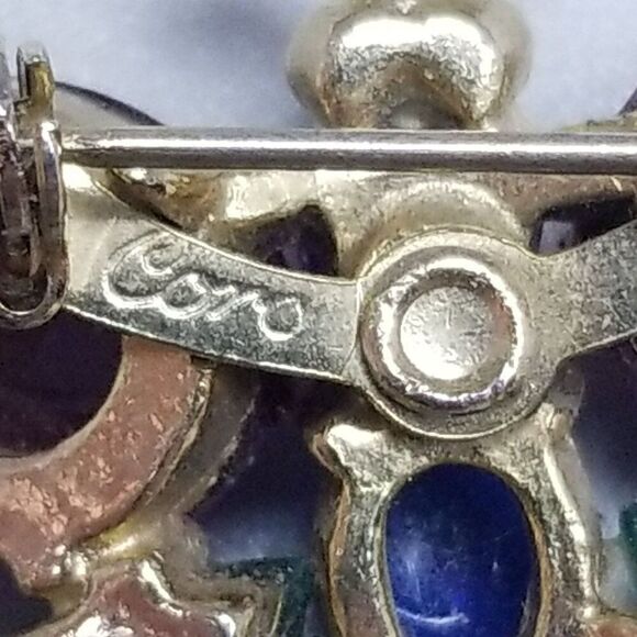 Vintage Coro Butterfly Cabochon Rhinestone Brooch, Gold Tone 1940s Lapel Pin - Picture 4 of 7